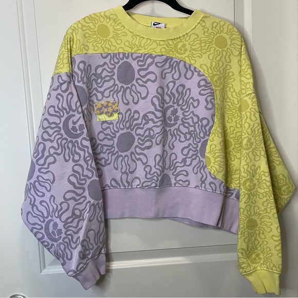 NIKE Euphoria Trend Cropped Graphic Sweatshirt Small - Picture 1 of 5
